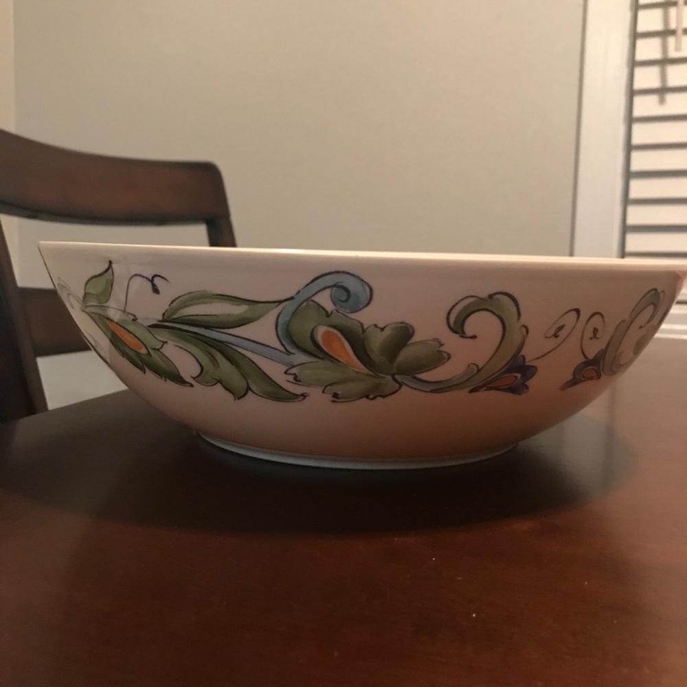 Better Homes & Gardens Decorative Plastic bowl